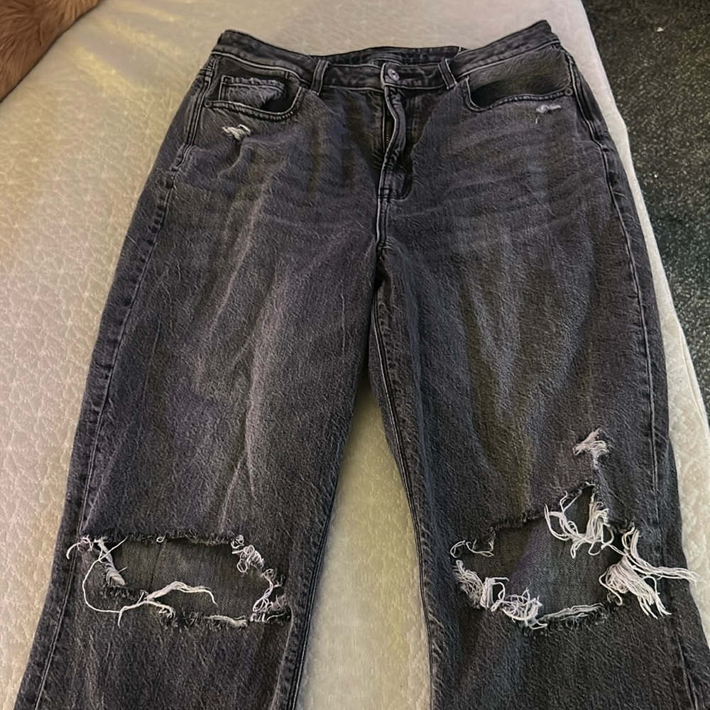 American eagle Distressed Gray Jeans